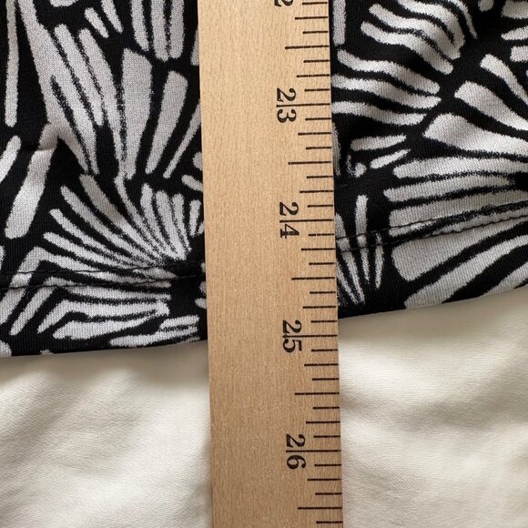 East 5th Black & White Sleeveless Top Abstract Pattern V Neck XL  Babydoll Boho - Picture 8 of 8